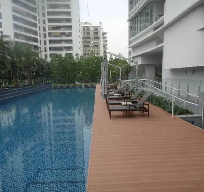 ルチアウッド プールサイド